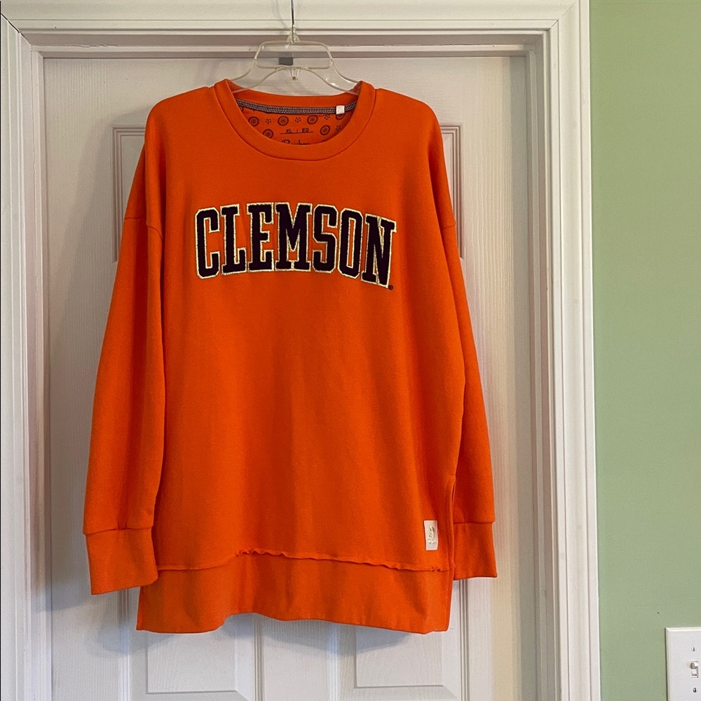 Pressbox Women’s Clemson Sweatshirt-size XL